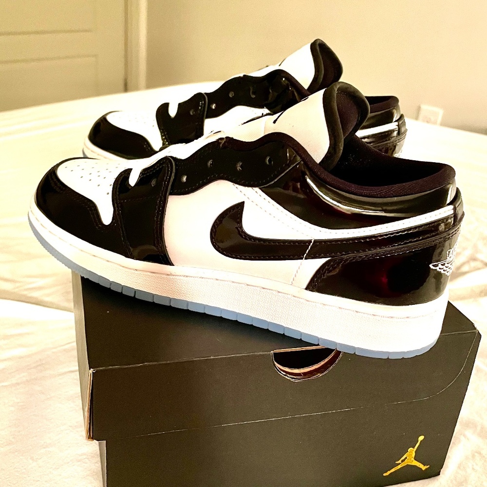 Nike Air Jordan 1 Low SE - Black &White with Blue Sole